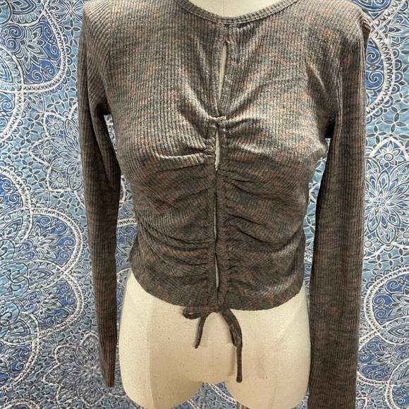 Cropped long sleeve open sweater - Picture 5 of 9